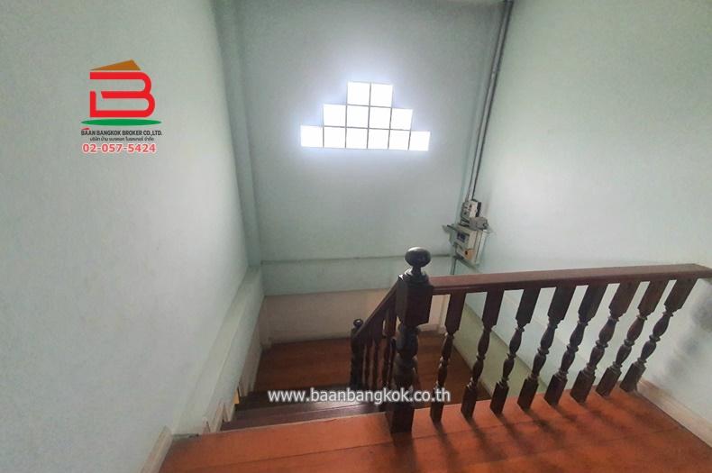 ทาวน์เฮาส์ ชุมชนหมู่บ้านคงหิรัญ เนื้อที่ 26 ตร.ว (ใกล้เสถียรธรรมสถาน) แขวงท่าแร้ง เขตบางเขน กรุงเทพมหานคร