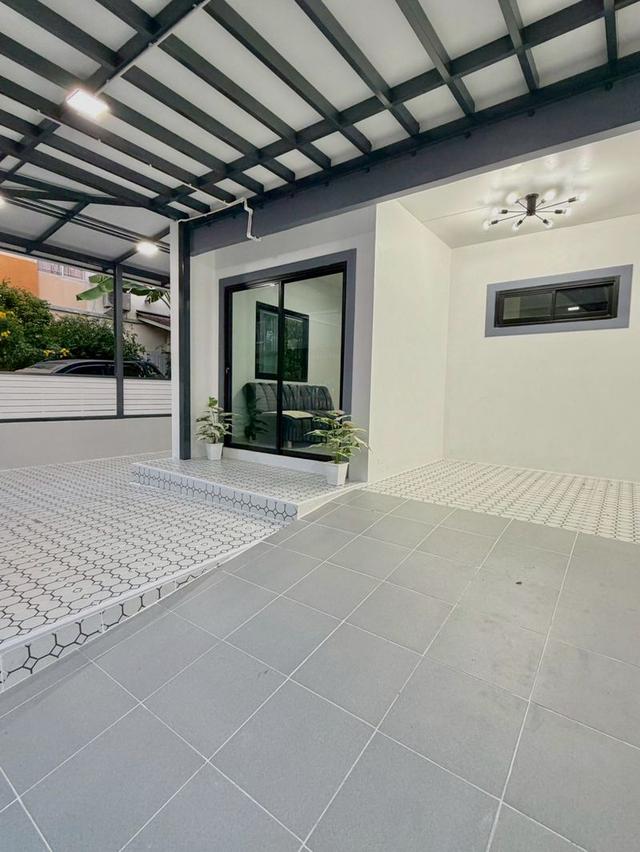 พฤกษา45 ถนนวัดลาดปลาดุกทาวน์เฮ้าส์ 2 ชั้น  หลังมุม ตกแต่งใหม่พร้อมอยู่  มีพื้นที่ข้างบ้าน พร้อมระเบียงด้านหน้า 2