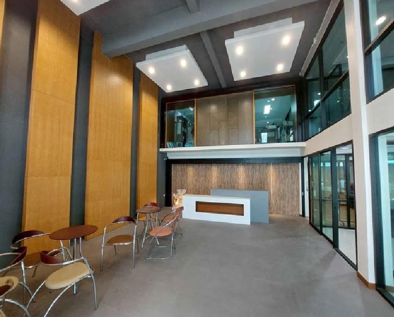 ให้เช่าอาคารพาณิชย์ / อาคารสำนักงาน 4.5 ชั้น / ทำเล พระราม 3 , ถนนจันทร์ หรือ เข้าทาง เจริญกรุง 107 ได้ / อาคารอยู่ในซอย เจริญราษฎร์ เข้าซอยไม่ลึก  2