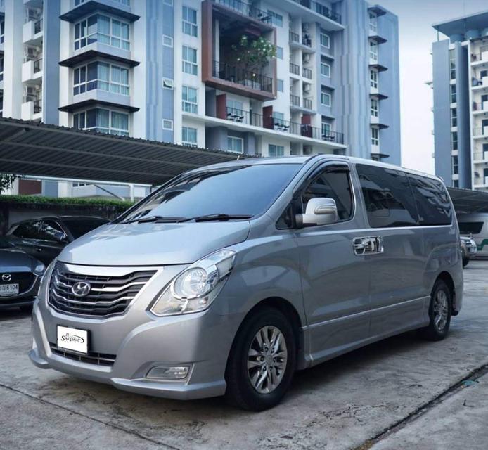 Hyundai H1 2.5 ดีเซล ปี 2014 สีเทา รถสวยมาก