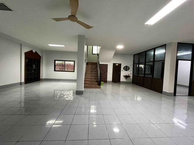 ให้เช่าอาคารสำนักงาน Stand alone 4 ชั้น ขนาด 1100 ตรม. ซอยรัชดาภิเษก 3 ใกล้ MRT พระราม 9 4