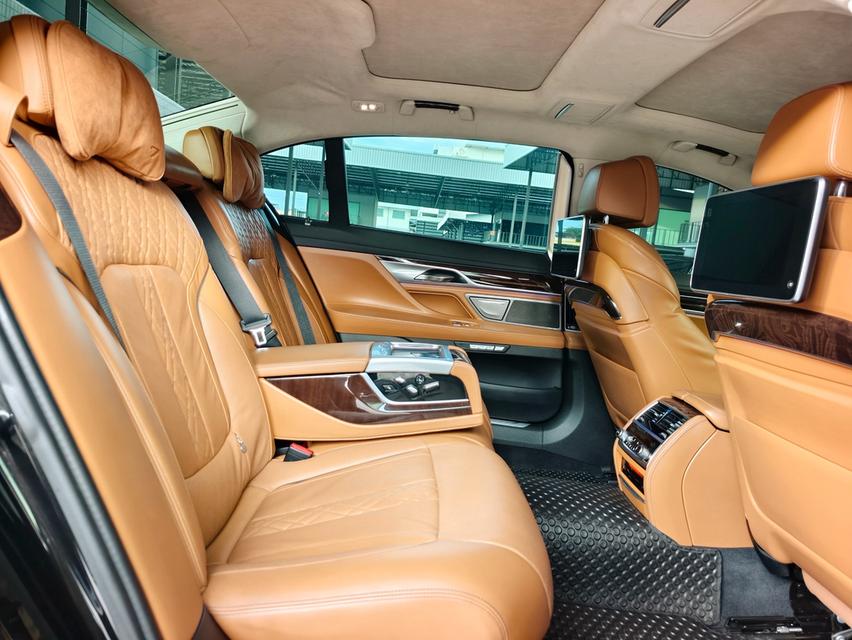 🚗 BMW 740Li Limousine RHD (G12) 2017 รูปที่ 12