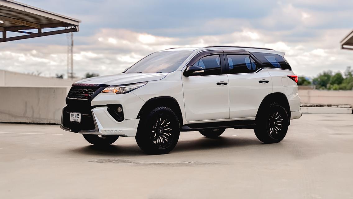 🎯 TOYOTA Fortuner 2.8V 4WD A/T ปี 2017 💯🚘 รถสีขาว 🚘 💯 รถบ้าน แท้ 💯🕰 เลขไมล์ 187,xxx km.✔ รูปที่ 2