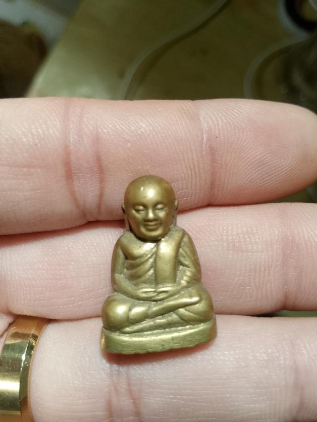 หลวงพ่อเงินพระของพ่อให้มา