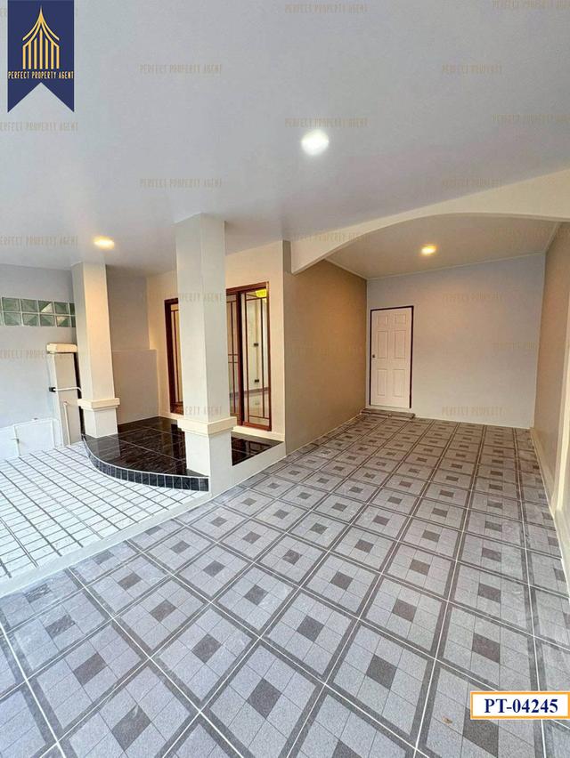 ทาวน์เฮาส์ลภาวัน8 บางบัวทองตกแต่งใหม่พร้อมอยู่ ราคาย่อมเยาว์ 3