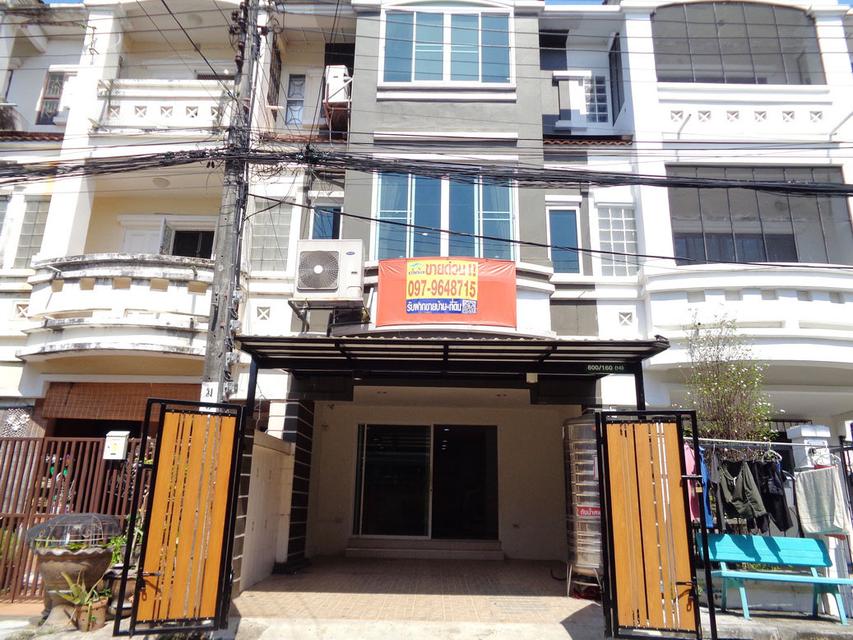 🚩 บ้านรีโนเวท ทาวน์โฮม 3 ชั้น 18 ตารางวา โครงการ เดอะ รีโน่ นวมินทร์ ติดห้างโลตัสนวมินทร์ 1