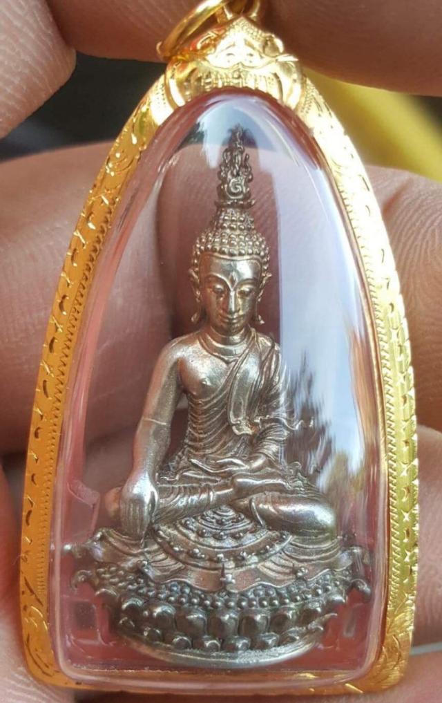 พระพุทธเลี่ยมทอง
