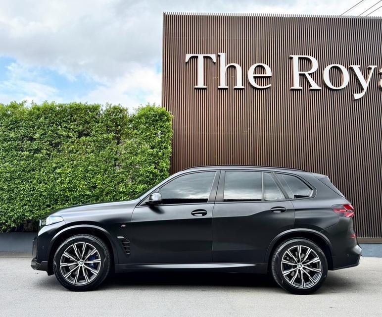 (แจ้งรหัสรถ AP119) BMW X5 30d msport Lci 2024 สี ดำ รูปย่อยที่ 4