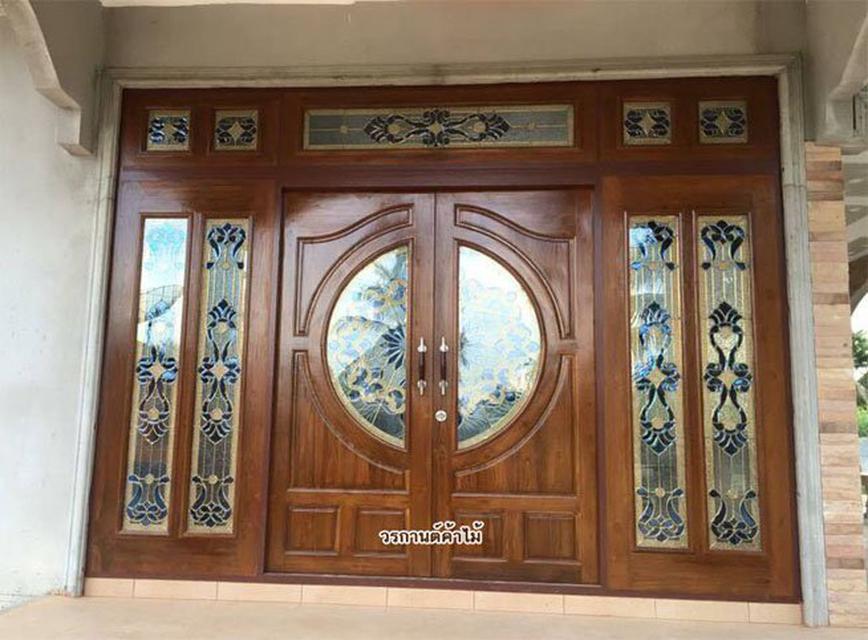 รูป ประตูไม้สักกระจกนิรภัย , ประตูไม้สักบานคู่ ร้านวรกานต์ค้าไม้ door-woodhome.com 4