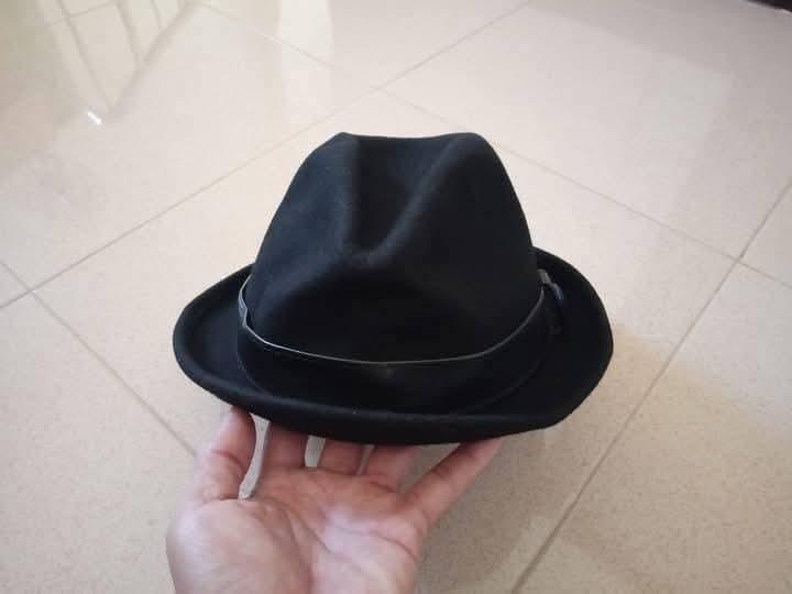 VOLCOM หมวกผ้าสักหราดทรงสวย สีดำ ด้านในมีซับ สภาพดี สะอาด ไม่มีตำหนิเปื้อนขาด