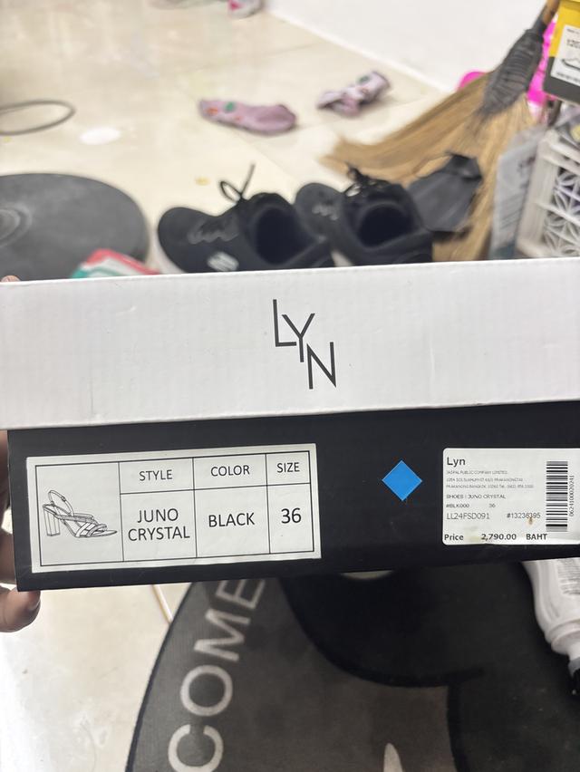 รองเท้าส้นสูง แบรนด์LYN 4