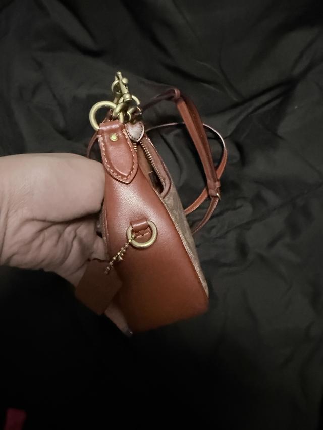 กระเป๋า coach jonie bag in signature canvas รูปที่ 5