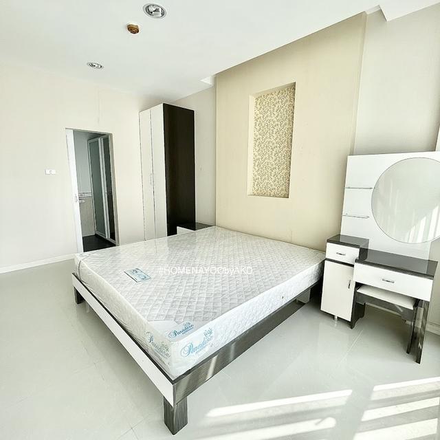 คอนโดมิเนี่ยม 2 ห้องนอน 2 ห้องน้ำ 1 ห้องรับแขก 2