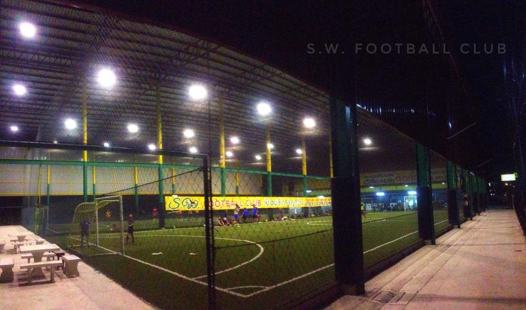 S.W. FOOTBALL CLUB สนามฟุตบอลหญ้าเทียมในร่มขนาดมาตรฐาน