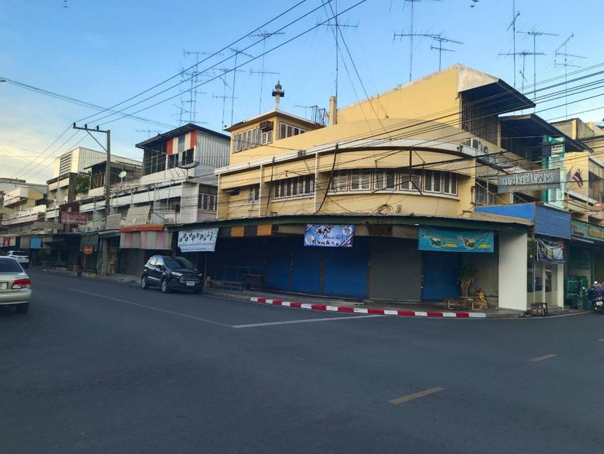 ขาย ตึกแถวหัวมุม 3 ชั้น ทำเลทอง ถนนจักรนารายณ์ อู่ทอง สุพรรณบุรี