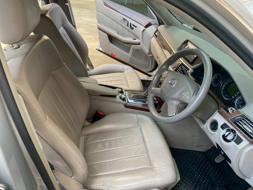 รถยนต์ Mercedes Benz รุ่น E 200 CGI BE ปี 2011 สีเทา 8