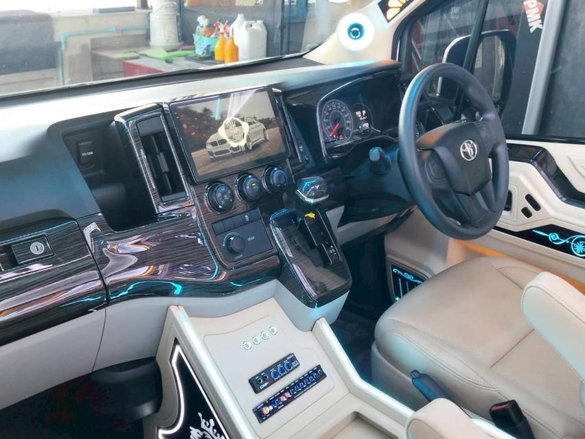 Toyota AllNew รถตู้มือสอง 13