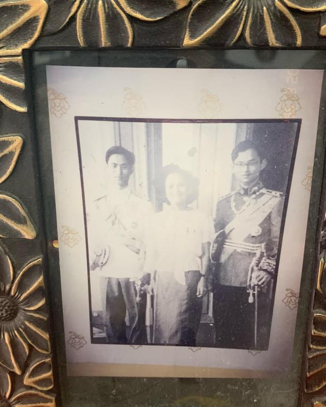 กรอบรูป พร้อมภาพ ร.9 3