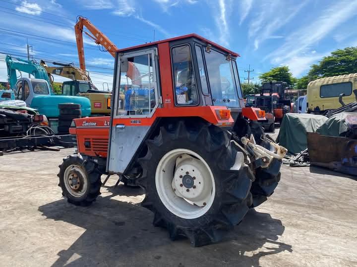 รถไถ Kubota L1-295 4