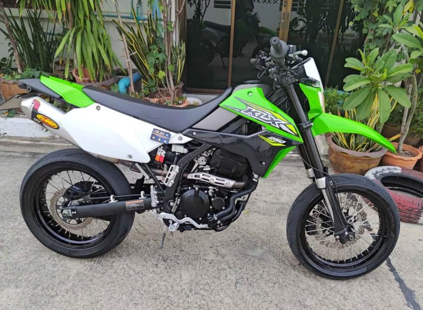 Kawasaki D-Tracker สีเขียว 3