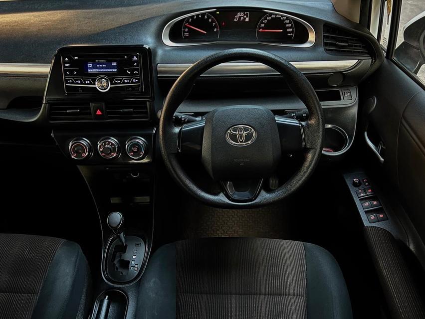 Toyota SIENTA 1.5G Wagon 5