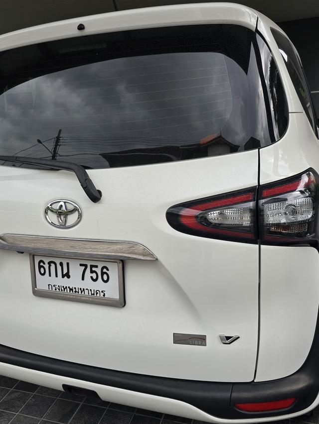 TOYOTA SIENTA 1.5 V 2017 13
