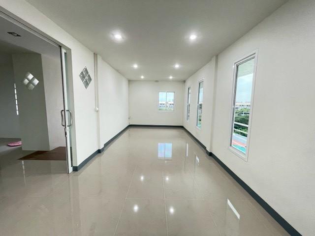 ให้เช่าโฮมออฟฟิศ 4 ชั้น พื้นที่ใหญ่ 100 ตร.ว.ซอยพัฒนาการ 97 ใกล้ทางด่วนและมอเตอร์เวย์ ใช้เป็นสำนักงาน โชว์รูม ศูนย์กระจายสินค้า หรืออยู่อาศัย ที่จอดรถ 8