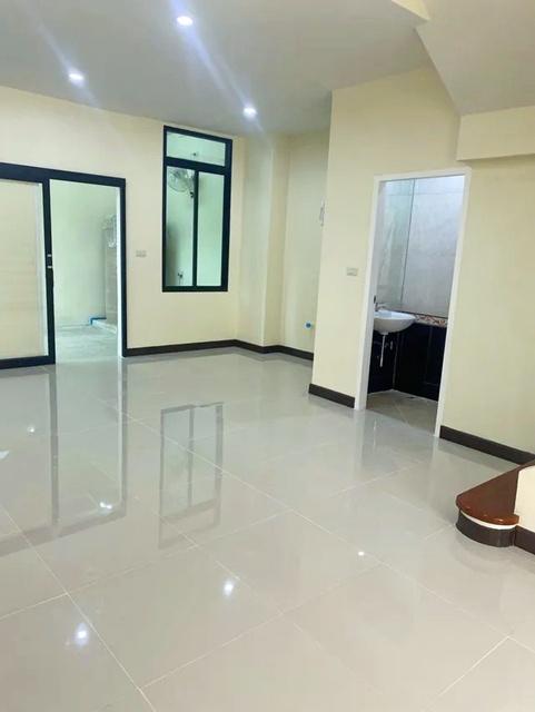 ให้เช่าทาวน์โฮม 3.5ชั้น 21ตร.ว.MRT ศรีลาซาล 1.3กม 3นอน เซ็นทรัล บางนา 600 ม. . 270 ตร.ม. มอนเตสซอรี่ อะแคเดอมี่ 200 ม. 4 4