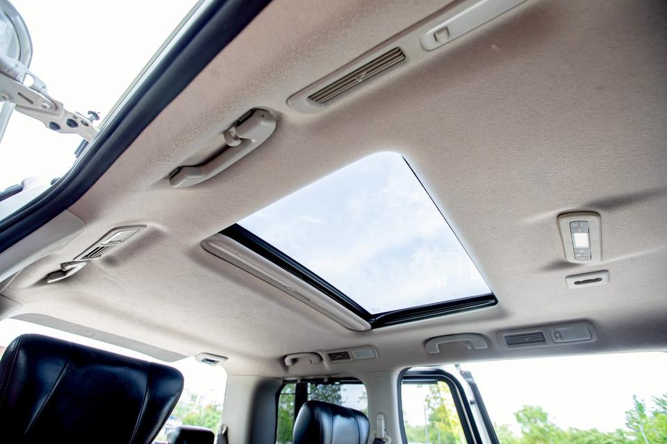 Nissan Elgrand 2.5 ปี 2012 สีขาว 7 ที่นั่ง ประตูสไลด์ไฟฟ้า 14