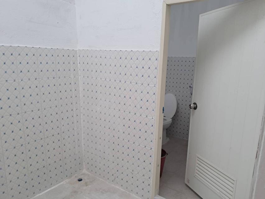 🏠อาคารพาณิชย์ 2 คูหา 3 ชั้น มีดาดฟ้า 📌1 ห้องน้ำ 📌พร้อมเข้าอยู่ 💵ราคา 5,500,000 บ. 📌ติดถนนโกสุมรวมใจ ดอนเมือง 📌ใกล้ตลาด 📌ใกล้สนามบินดอนเมือง