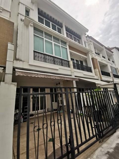 ขายพร้อมผู้เช่า ทาวน์โฮม 3 ชั้น บ้านกลางกรุงพระราม3 Baan Klang Krung Rama 3 ถนนยานนาวา ช่องนนทรี