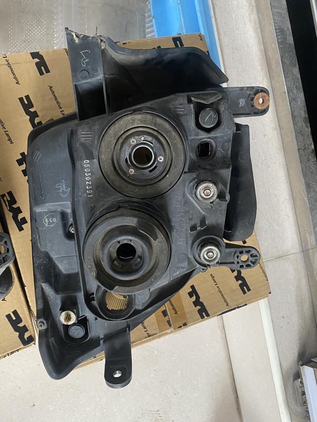 ขายไฟหน้า ISUZU D-MAX 2011 ลูกแก้ว สภาพเก่า ตามรูป 5