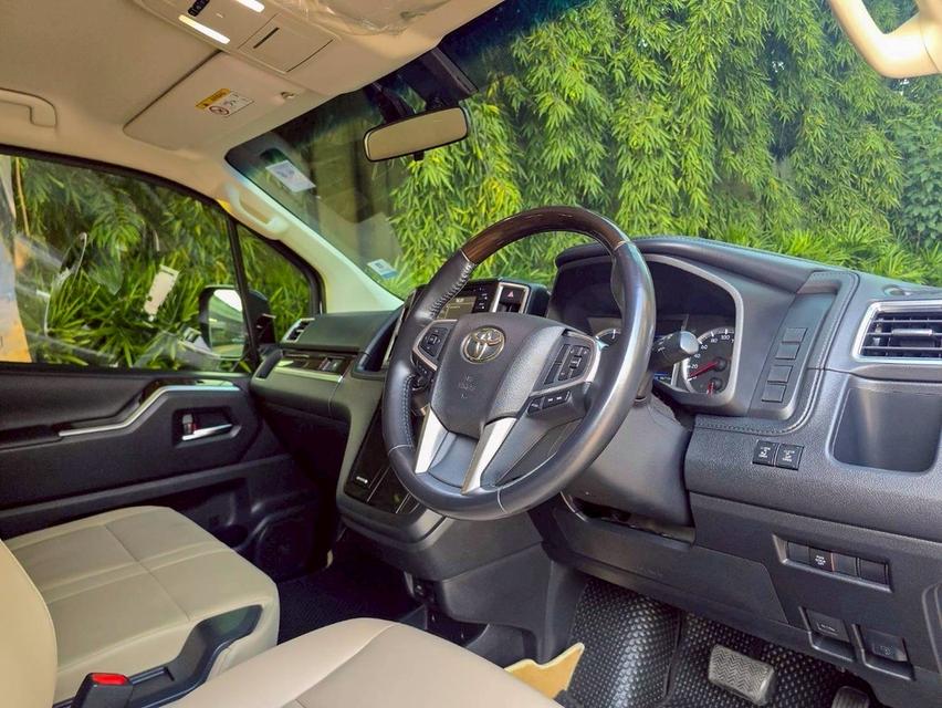 รหัสรถ PAT6009 Toyota Majesty 2.8 Premium ปี 2020 สีดำ