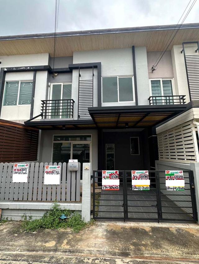 🏘️✨ ขายทาวน์โฮม 2 ชั้น ตกแต่งใหม่ทั้งหลัง ราคาโปรโมชั่น ✨🏘️ 🔑 พร้อมอยู่ทันที 📍 หมู่บ้านกัสโต้ แกรนด์ รามคำแหง  ถนนราษฎร์พัฒนา 2