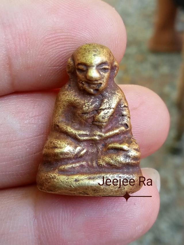 พระหล่อหลวงพ่อเงินอาจารย์แจ๊ะพิมพ์เศียรโต