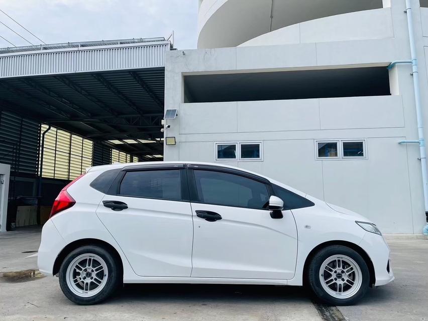 HONDA JAZZ 1.5S i-VTEC MT ปี2019 สีขาว  2