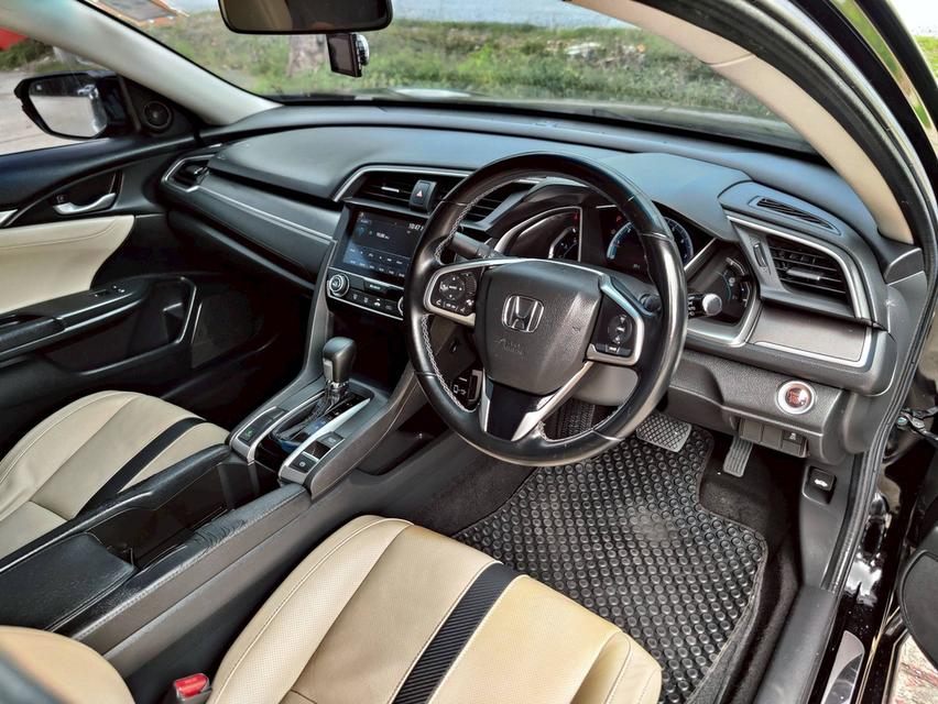 honda CIVIC FC 1.8 EL  ปีจดทะเบียน 2018  7