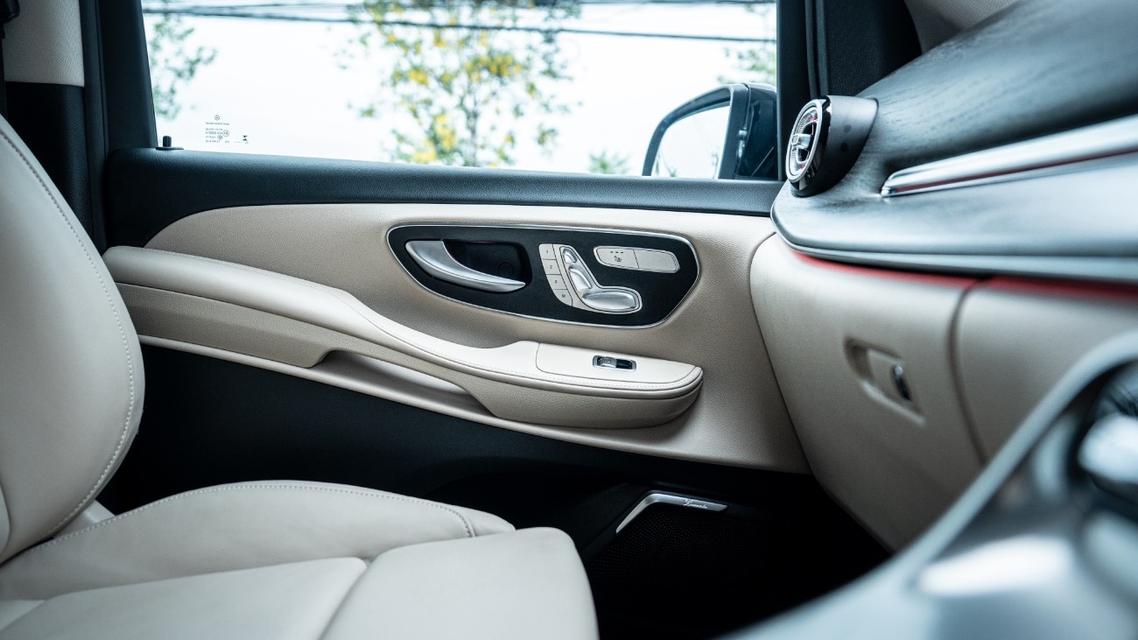 Mercedes-Benz V300d Exclusive 2025 สีดำ มือเดียว สภาพดีสุดไมล์น้อยมาก Warranty Benz เหลือถึง 30042028 รูปที่ 16
