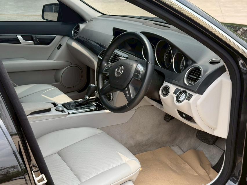 Benz C200 CGI Avantgarde ปี2013 จด 2014 13