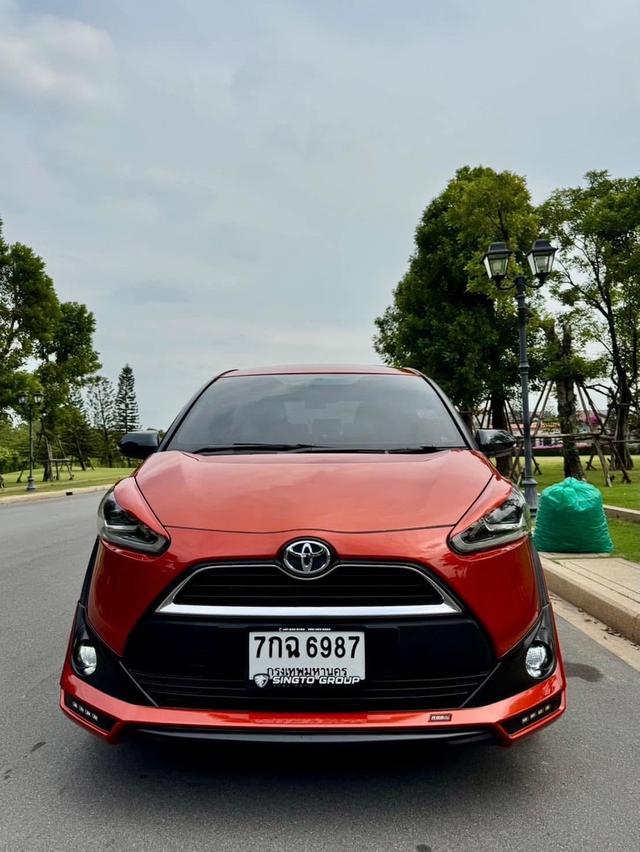 Toyota Sienta 1.5V ปี 2018 สีส้มสวยมาก 2