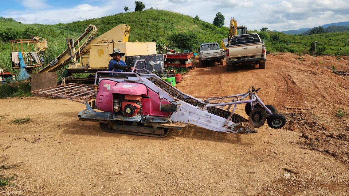 รถเก็บเกี่ยว พืชผลเกษตรในดิน เช่น หัวมัน เผือก แครอท เครื่องเบนซิน MITSUBISHI 4 จังหวะ เก่าญี่ปุ่น 8