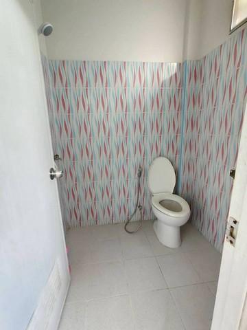 หอพักว่างปล่อยเช่าหนองตำลึงชลบุรี ซอยศาลเจ้าพ่อปลัดพลาย ห้องว่างชั้นล่าง 1 ห้อง ค่าเช่าเดือนละ 2600 บาท 5