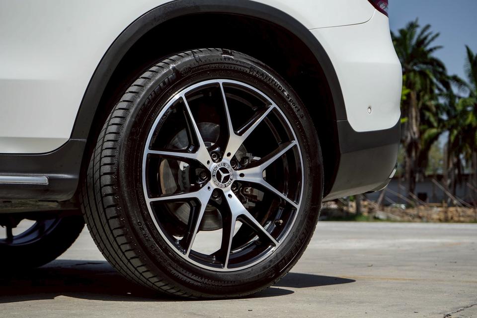 รหัสรถ CBL234 Mercedes-Benz GLC300e 2.0 4Matic AMG Dynamic W253 AT 2023 รูปย่อยที่ 3