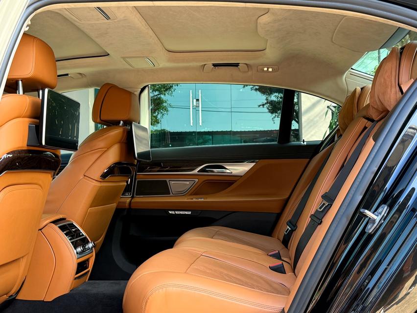 2019 BMW SERIES 7 PURE EXCELLENCE รถมือเดียวออกป้ายแดง รถวิ่งน้อย เข้าศูนย์ตามระยะ รถไม่เคยมีอุบัติเหตุครับ 13