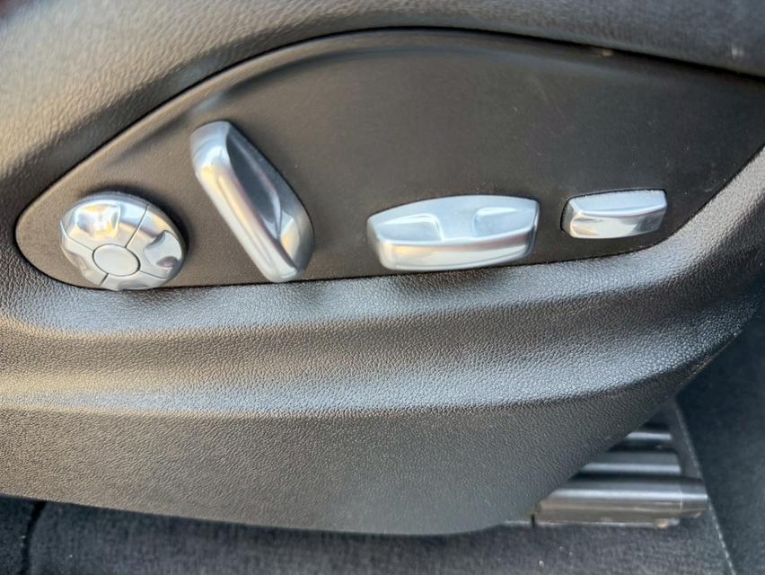 รหัสรถ KPV53 2021 Porsche Cayenne E-Hybrid SUV สีดำ ภายในแดง รูปที่ 9