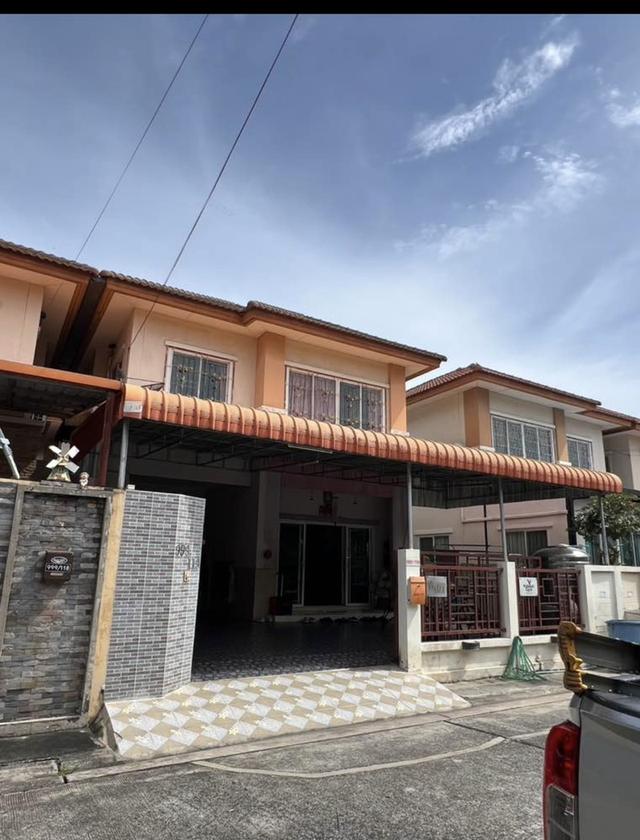 ขายบ้านแฝดหมู่บ้านปัญฐิญา แพรกษา 3 นอน 2 น้ำ 1 ครัว 2 จอดรถ 1