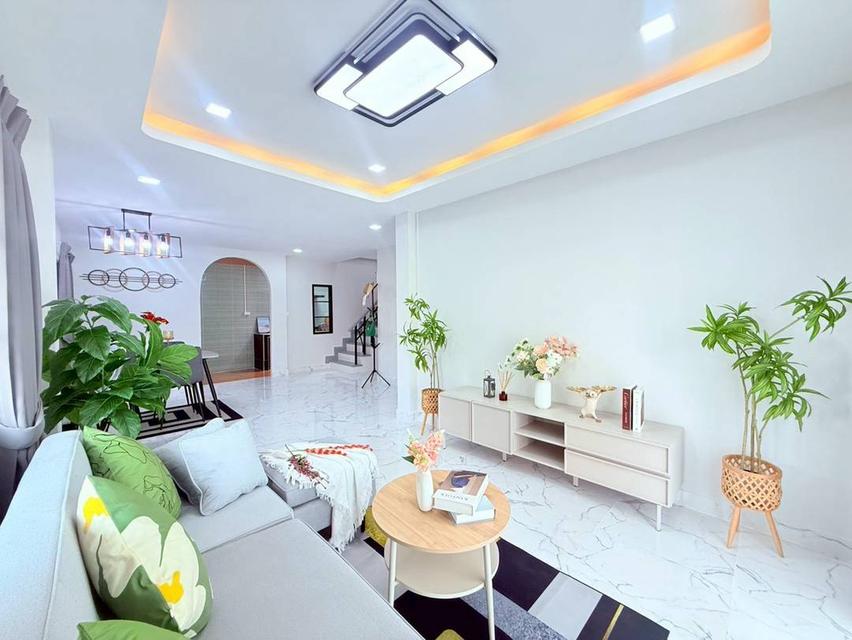 หมู่บ้านพูนสินธานี3 เคหะร่มเกล้าทาวน์เฮาส์ 2 ชั้น ตกแต่งใหม่พร้อมอยู่ หลังมุมติดที่กลับรถ 9