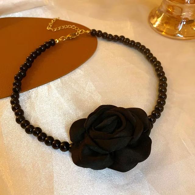 pearl necklace Fashion designer