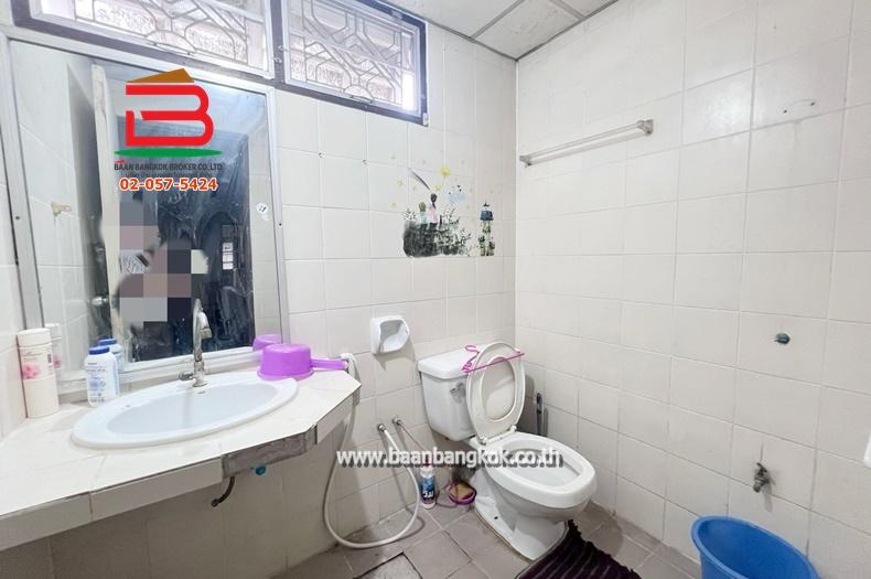 ทาวน์เฮาส์ เนื้อที่ 20 ตรว. หมู่บ้าน บดินทรรักษา 4 (คู้บอน27แยก25) ถนนคู้บอน แขวงท่าแร้ง เขตบางเขน 9