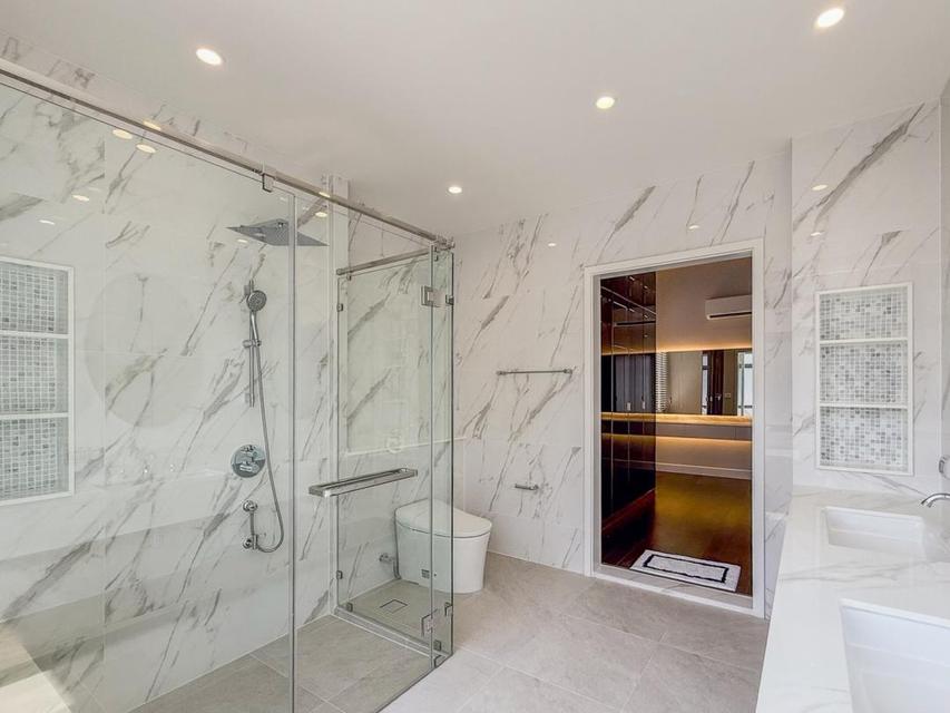 ขาย ให้เช่าบ้านเดี่ยว 2 ชั้น บ้านหรูสไตล์คฤหาสน์ นาราสิริ กรุงเทพกรีฑา 12